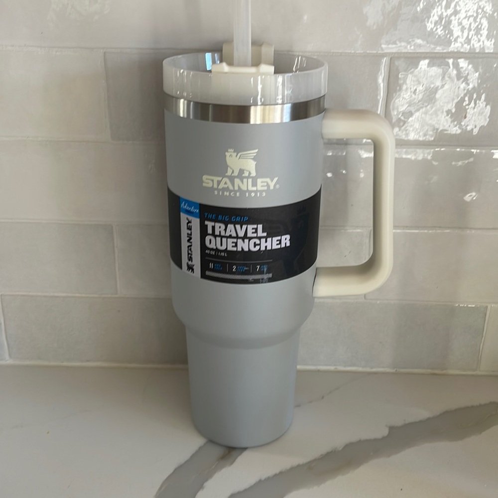 Stanley Adventure Quencher 40 oz Brand new never used. Color: Granite